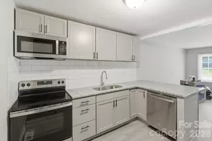 2732 Thornton Rd, Charlotte, NC 28208 - Photo 5