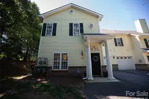 1392 21st Ave NE, Hickory, NC 28601 - Photo 1