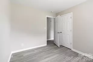2725 Thornton Rd, Charlotte, NC 28208 - Photo 9