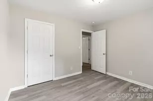 2725 Thornton Rd, Charlotte, NC 28208 - Photo 11