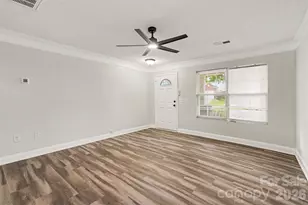 6010 Raisin Tree Ln, Charlotte, NC 28215 - Photo 5