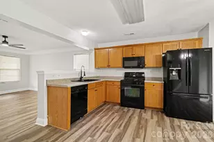 6010 Raisin Tree Ln, Charlotte, NC 28215 - Photo 9