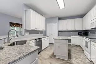 10606 Augustine Hill Ln, Charlotte, NC 28227 - Photo 9