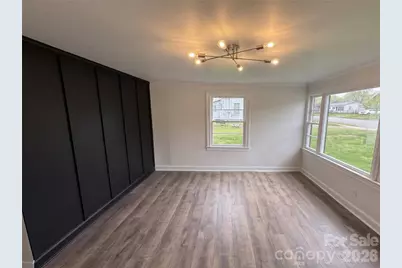 142 S Ervin Avenue, Newton, NC 28658 - Photo 5