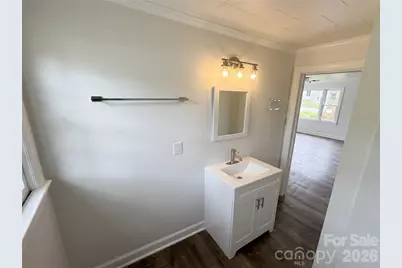 142 S Ervin Avenue, Newton, NC 28658 - Photo 11