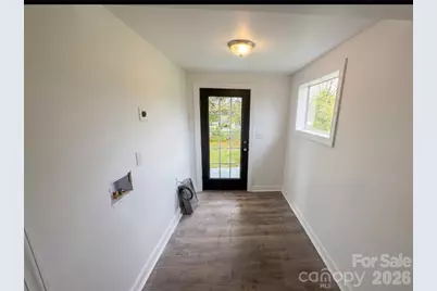 142 S Ervin Avenue, Newton, NC 28658 - Photo 9
