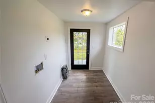 142 S Ervin Ave, Newton, NC 28658 - Photo 9