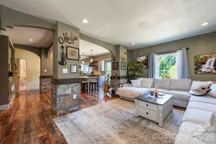 65 Walnut St, Marion, NC 28752 - Photo 5