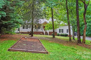 8904 Gosnell Dr, Charlotte, NC 28227 - Photo 3