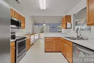 9229 Simonton Dr, Charlotte, NC 28269 - Photo 15
