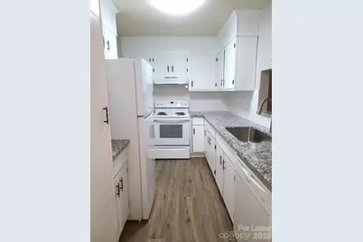 2141 Selwyn Avenue #202, Charlotte, NC 28207 - Photo 3