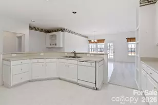 2017 Legend Creek Ln, Charlotte, NC 28227 - Photo 7