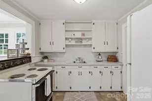 267 S Center St, Taylorsville, NC 28681 - Photo 15
