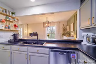 3300 Selwyn Farms Ln, Charlotte, NC 28209 - Photo 7