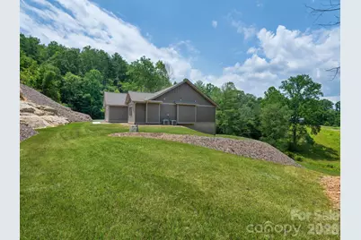 105 Sheila Wynne Drive, Hendersonville, NC 28732 - Photo 3