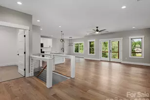 105 Sheila Wynne Dr, Hendersonville, NC 28732 - Photo 9