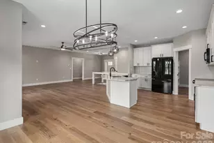 105 Sheila Wynne Dr, Hendersonville, NC 28732 - Photo 13