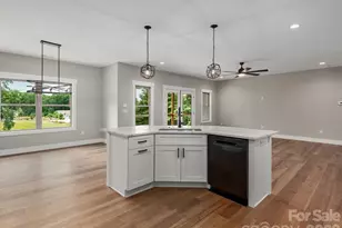 105 Sheila Wynne Dr, Hendersonville, NC 28732 - Photo 17