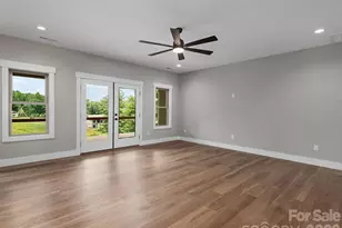 105 Sheila Wynne Dr, Hendersonville, NC 28732 - Photo 11