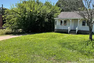 1024 Catawba St, Lincolnton, NC 28092 - Photo 3