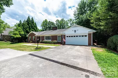 1807 5th Street NW, Hickory, NC 28601 - Photo 3