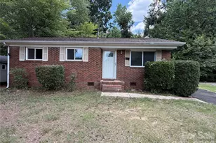 2824 Cedarhurst Dr, Charlotte, NC 28269 - Photo 1