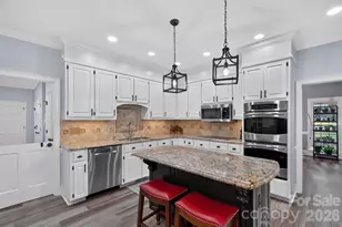 1231 Manicott Dr, Matthews, NC 28105 - Photo 5