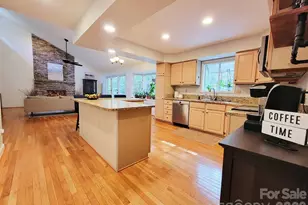 305 E Sondley Dr, Asheville, NC 28805 - Photo 5