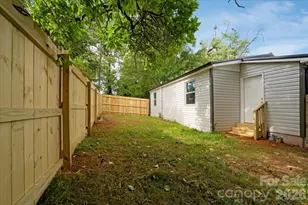 304 S Derby Ave, Newton, NC 28658 - Photo 9