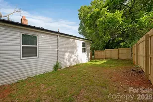304 S Derby Ave, Newton, NC 28658 - Photo 7
