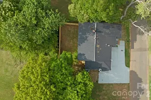 304 S Derby Ave, Newton, NC 28658 - Photo 3