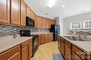 6207 Blue Ash Ln, Charlotte, NC 28215 - Photo 21