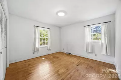 8801 Holiday Drive, Charlotte, NC 28215 - Photo 19