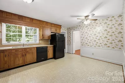 8801 Holiday Drive, Charlotte, NC 28215 - Photo 11