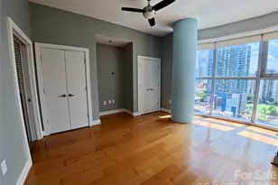 333 W Trade St, Charlotte, NC 28202 - Photo 5