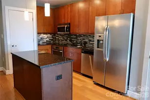333 W Trade St, Charlotte, NC 28202 - Photo 3