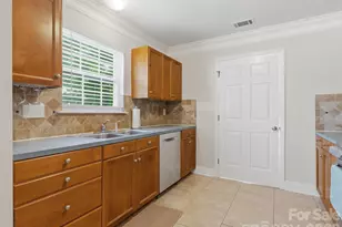 7313 Mapleridge Dr, Charlotte, NC 28210 - Photo 15