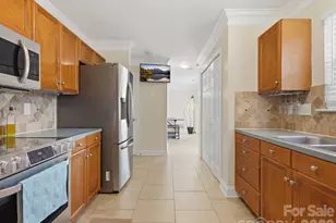 7313 Mapleridge Dr, Charlotte, NC 28210 - Photo 11