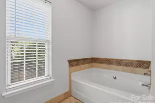 7313 Mapleridge Dr, Charlotte, NC 28210 - Photo 21