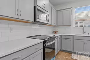 8122 Downy Oak Ln, Charlotte, NC 28269 - Photo 5