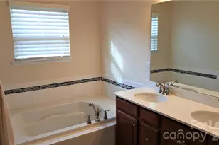 2504 Alyssa Ln, Charlotte, NC 28208 - Photo 9