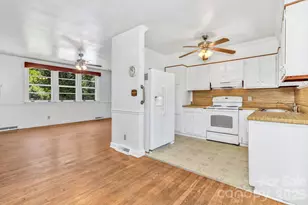 907 W Blue Ridge Rd, East Flat Rock, NC 28726 - Photo 23