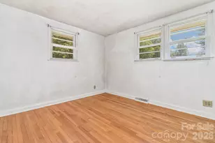 907 W Blue Ridge Rd, East Flat Rock, NC 28726 - Photo 31