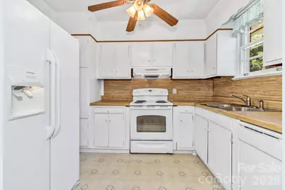907 W Blue Ridge Road, East Flat Rock, NC 28726 - Photo 17