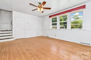 907 W Blue Ridge Rd, East Flat Rock, NC 28726 - Photo 13