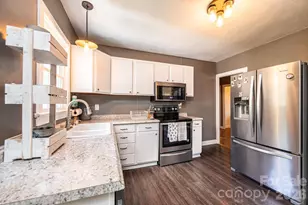 1240 12th St Pl NW, Hickory, NC 28601 - Photo 11