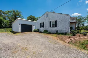 1240 12th St Pl NW, Hickory, NC 28601 - Photo 3