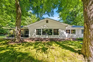 106 Skyway Dr, Hendersonville, NC 28739 - Photo 3