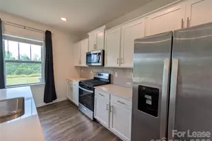 121 Sycamore Spgs Dr, Statesville, NC 28677 - Photo 3
