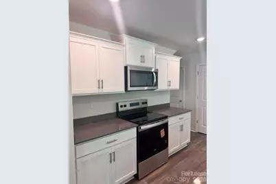 2102 10th Street SE, Hickory, NC 28602 - Photo 3